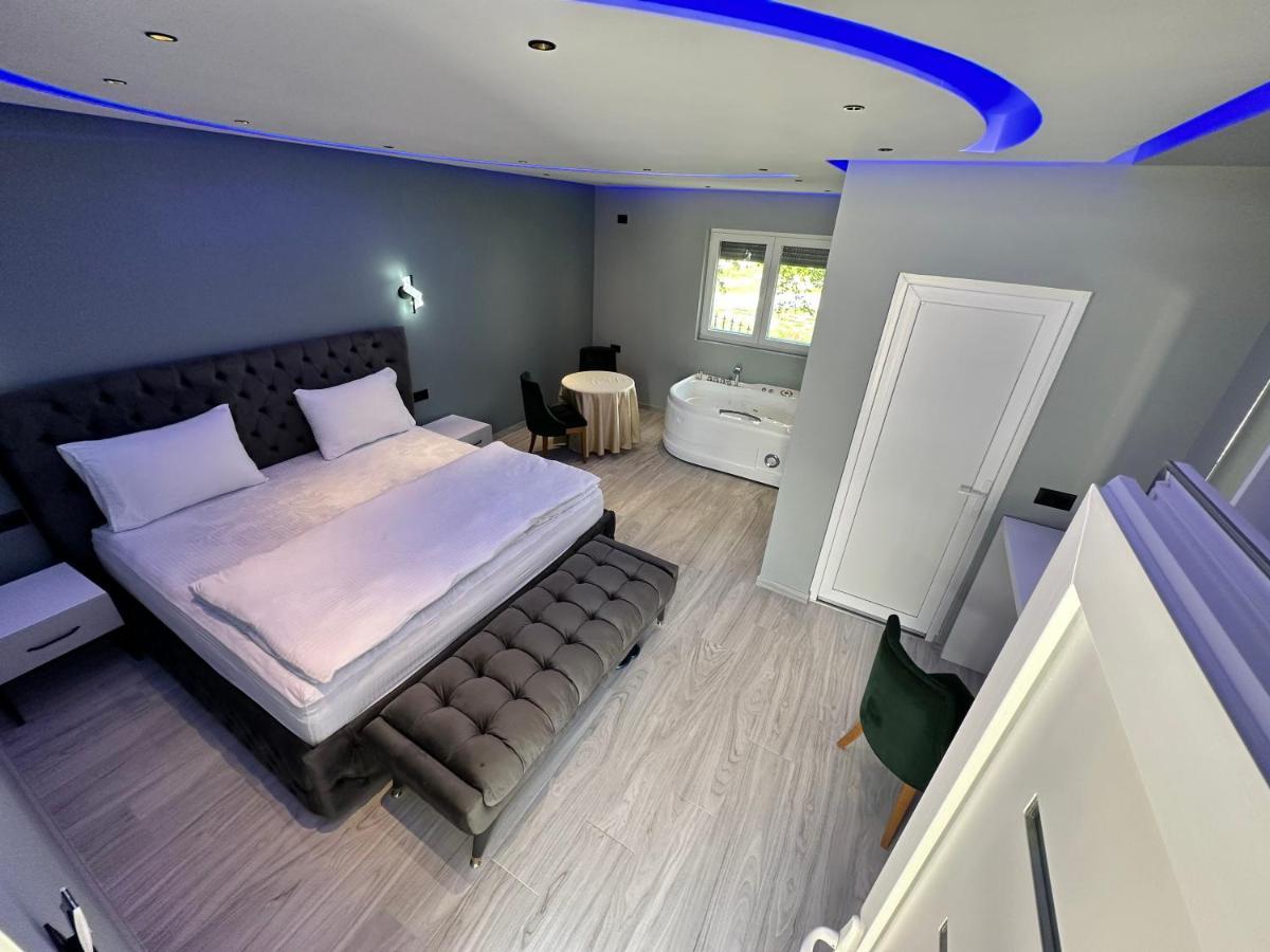 Breezy Hotel 발보너 외부 사진
