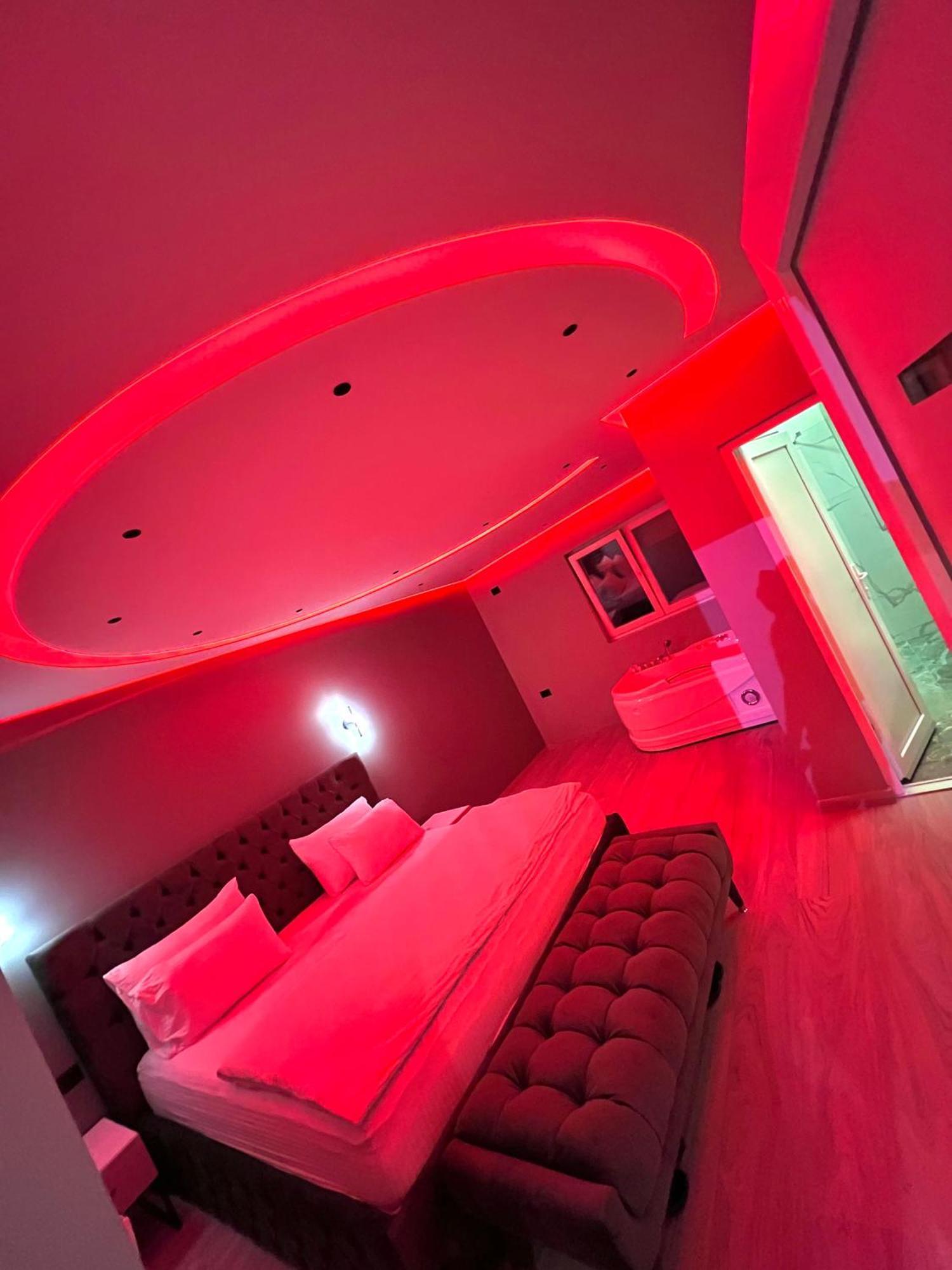 Breezy Hotel 발보너 외부 사진