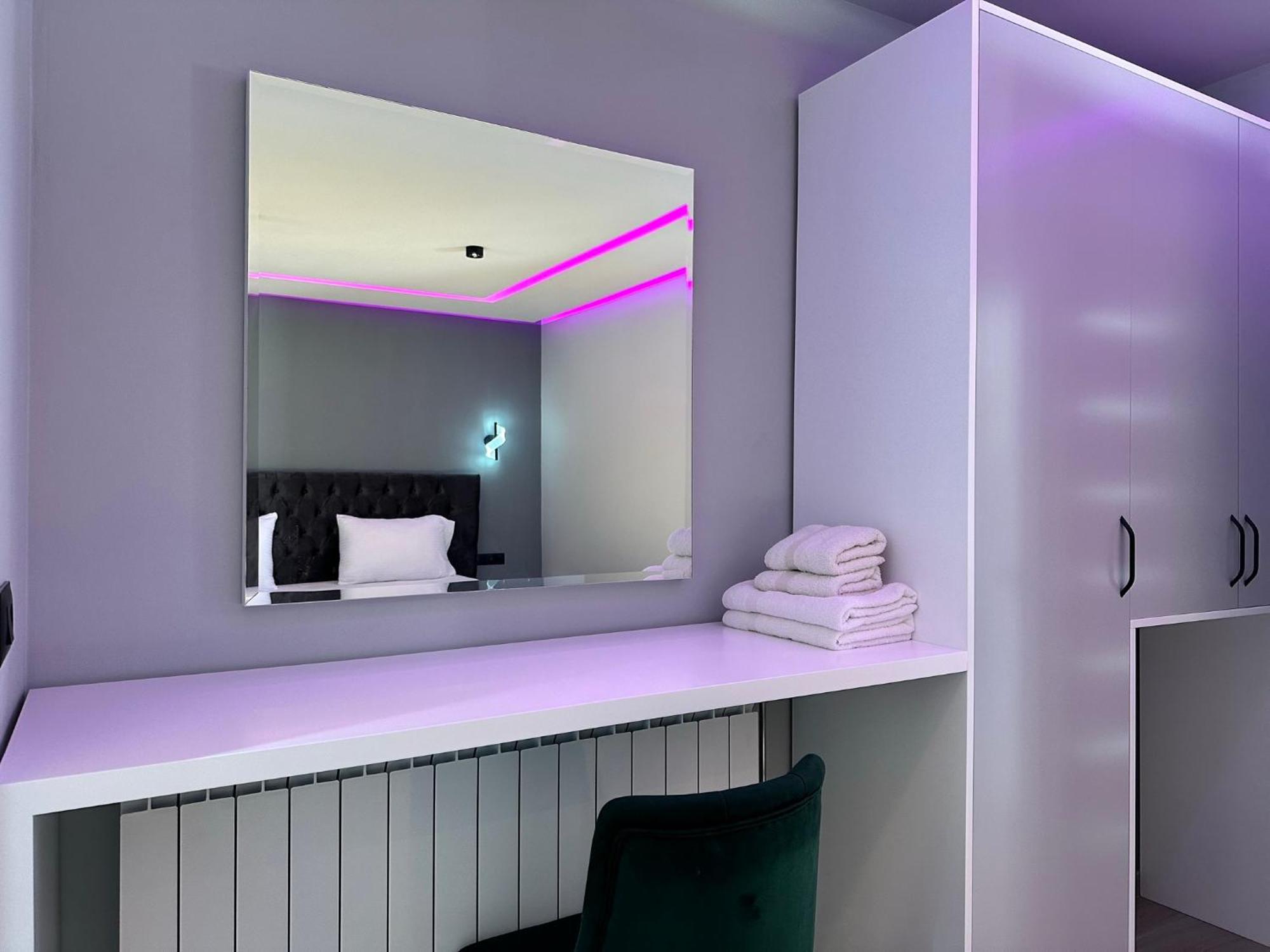 Breezy Hotel 발보너 외부 사진
