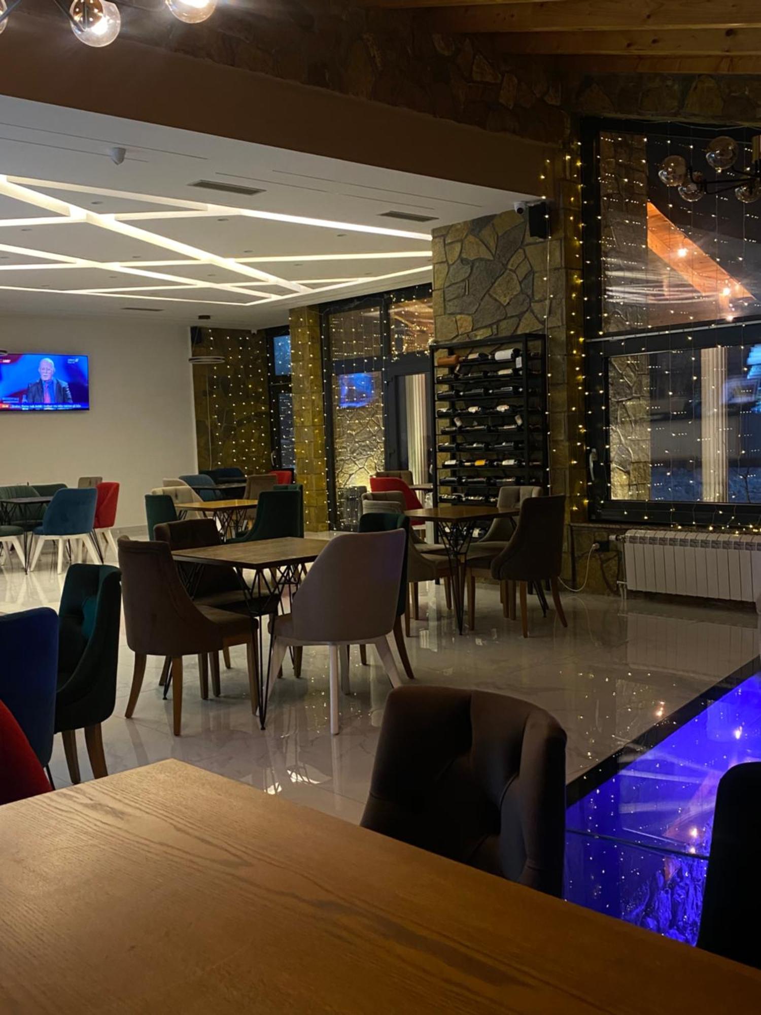 Breezy Hotel 발보너 외부 사진