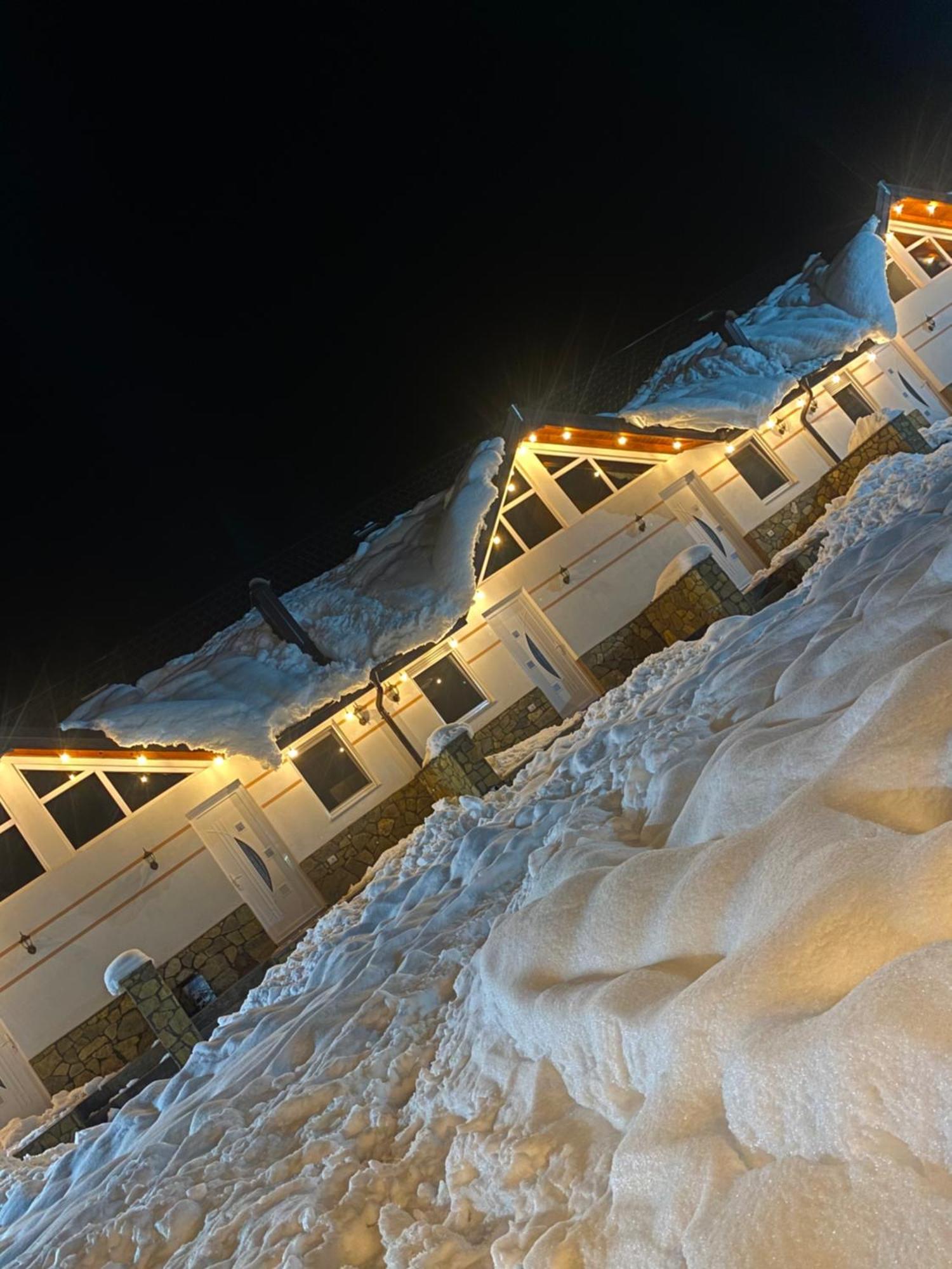 Breezy Hotel 발보너 외부 사진