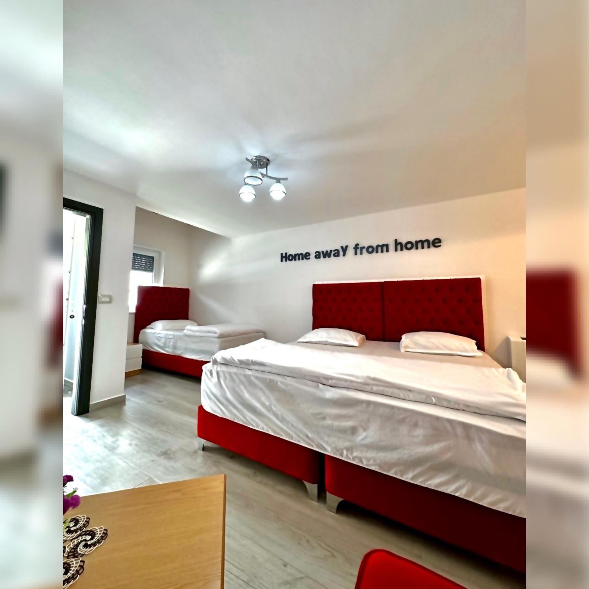 Breezy Hotel 발보너 외부 사진
