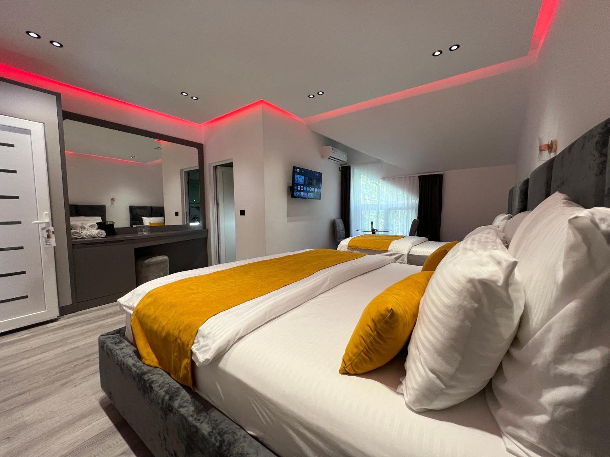 Breezy Hotel 발보너 외부 사진