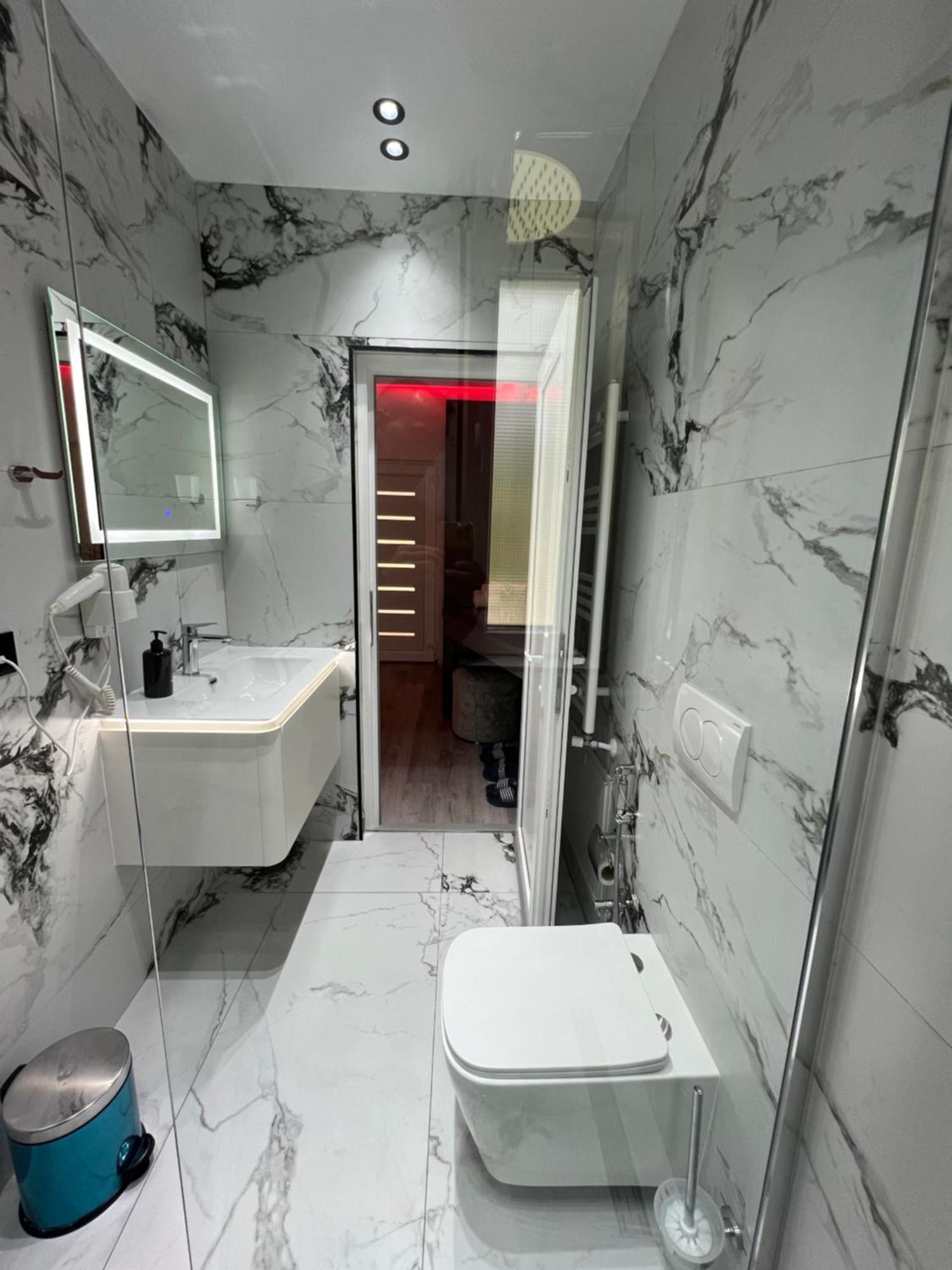 Breezy Hotel 발보너 외부 사진