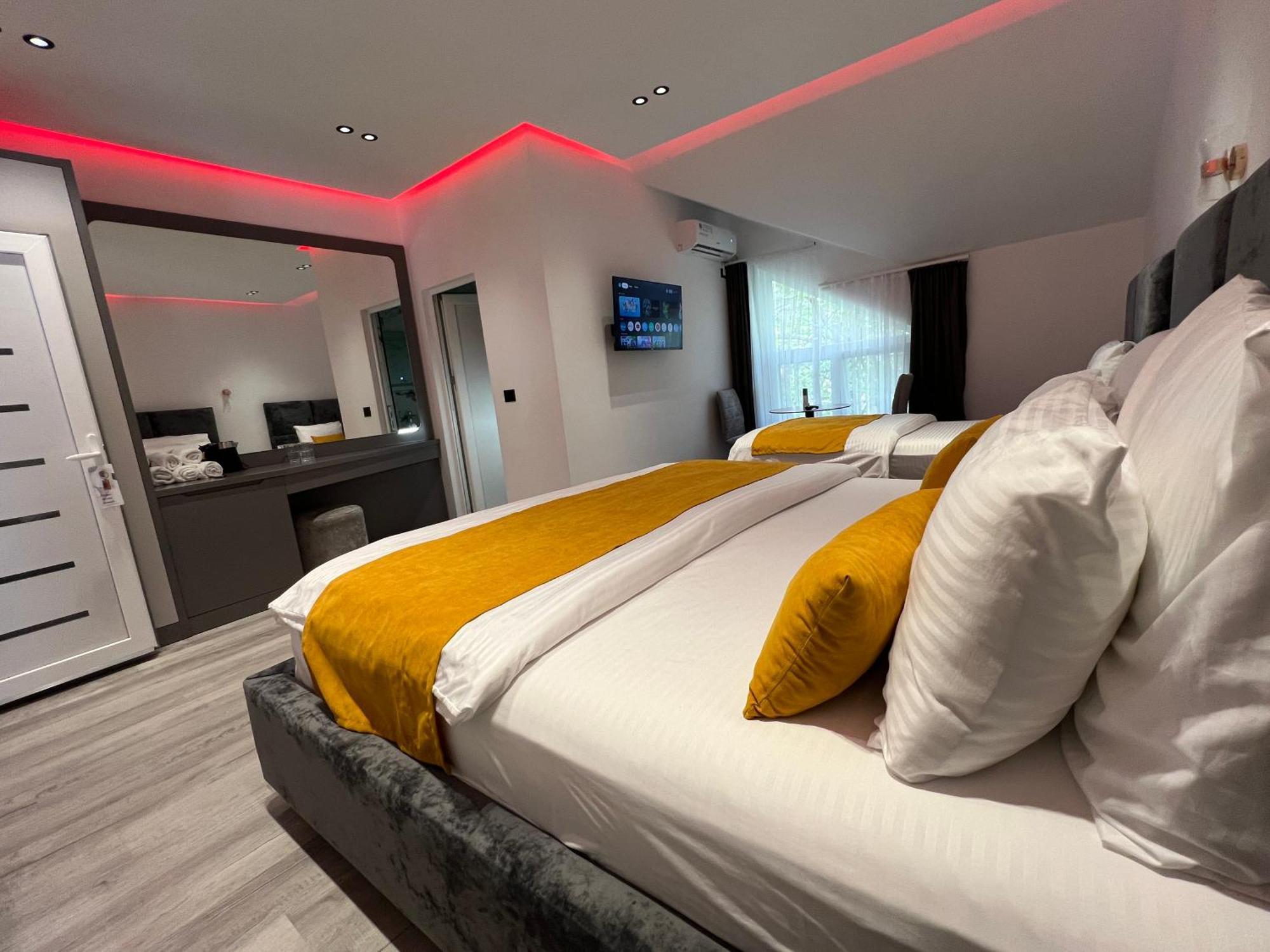 Breezy Hotel 발보너 외부 사진